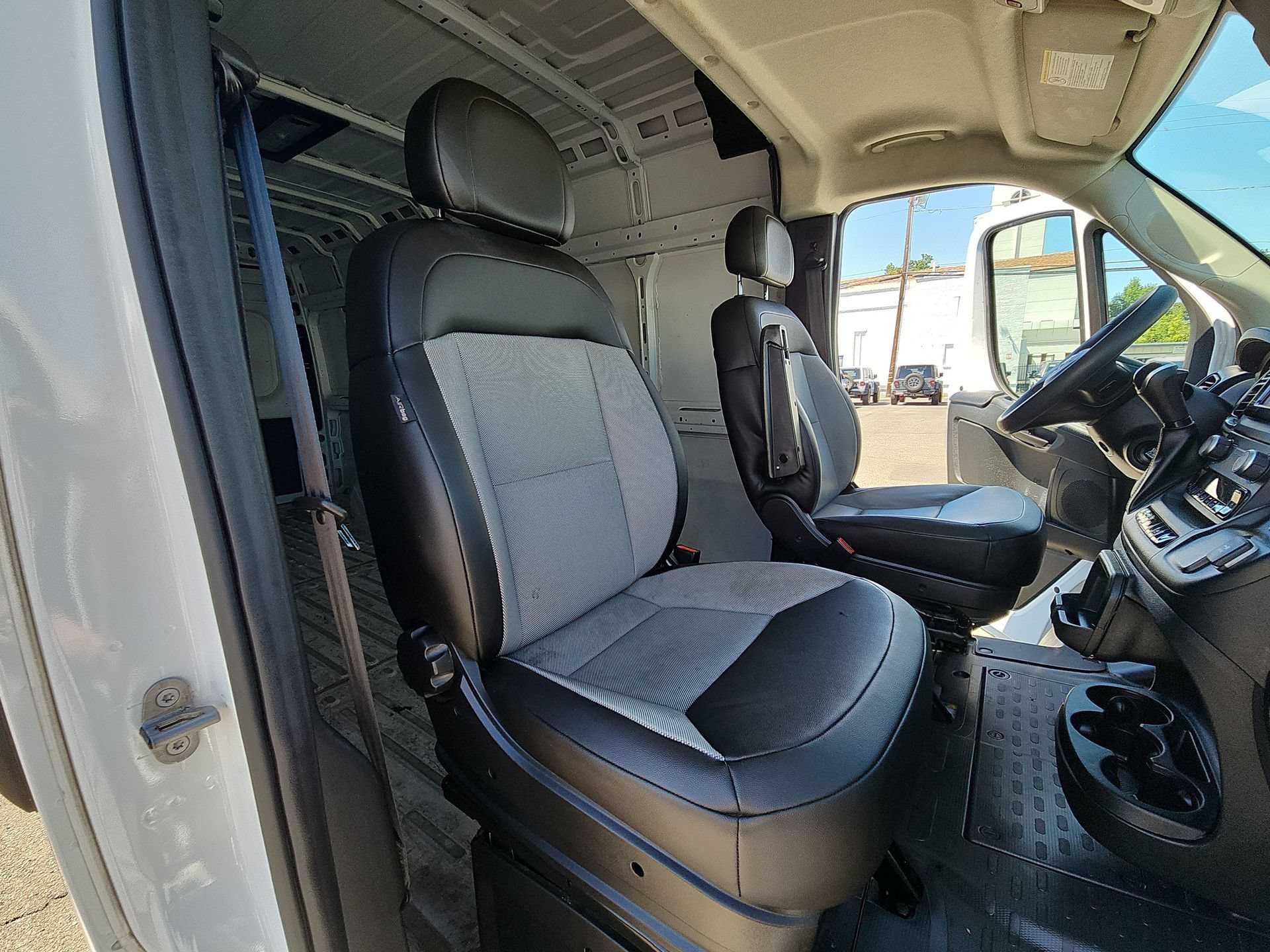 Used 2025 RAM ProMaster 3500 w/ Convenience Group FWD image 23