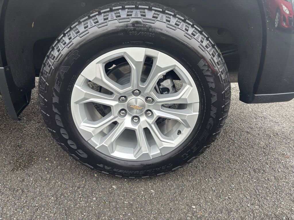 Used 2023 Chevrolet Silverado 1500 LTZ image 9