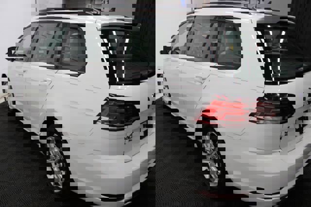 Used 2018 Volkswagen Golf SE image 9