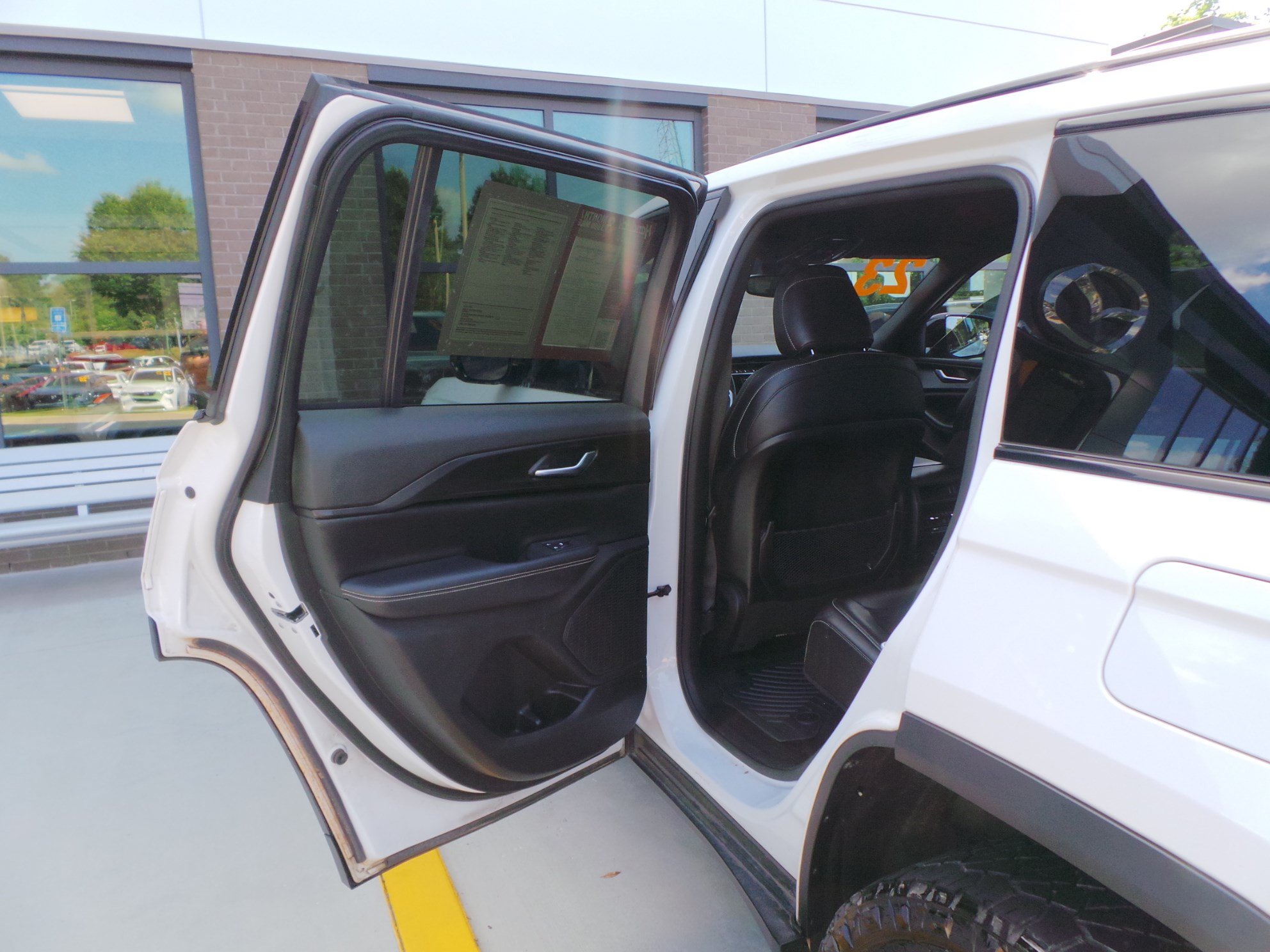 Used 2023 Jeep Grand Cherokee Altitude AWD/4WD image 32