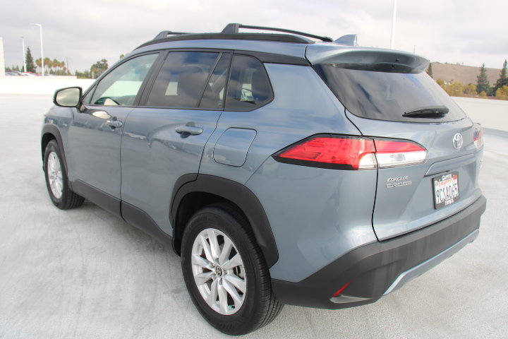 Certified 2022 Toyota Corolla Cross LE AWD/4WD image 5