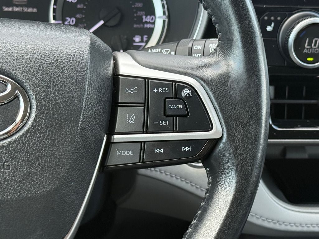 Used 2023 Toyota Highlander XLE FWD image 21