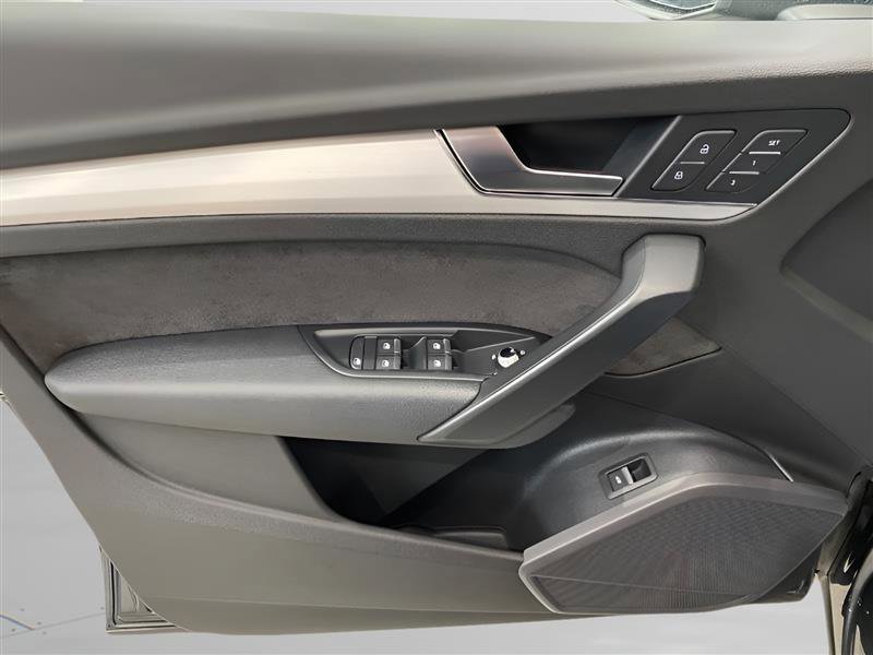 Used 2018 Audi SQ5 Premium Plus w/ Navigation Package image 27