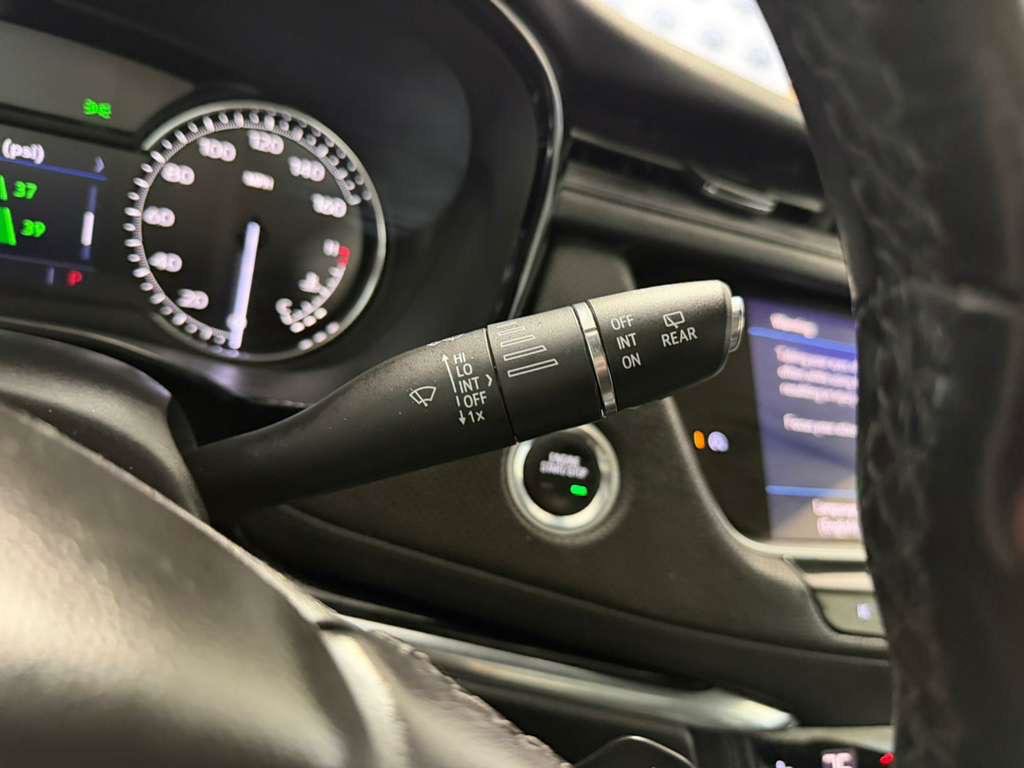 Used 2022 Cadillac XT6 Luxury image 36