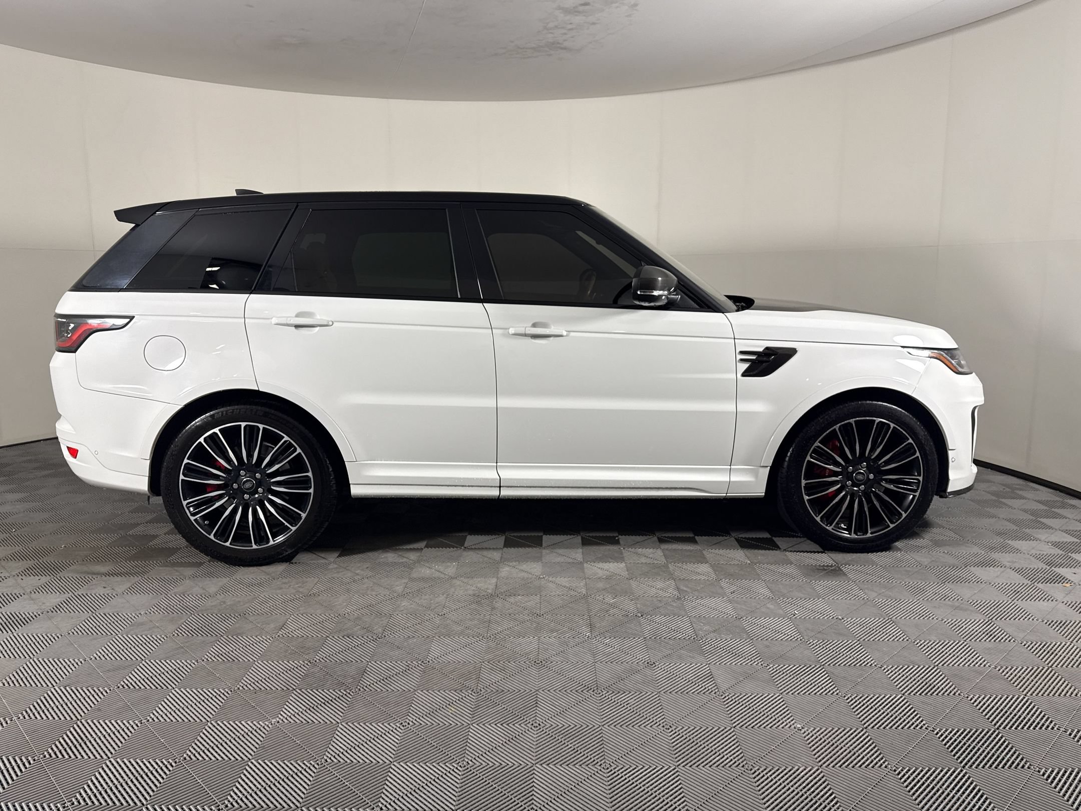 Used 2018 Land Rover Range Rover Sport SVR AWD/4WD image 8