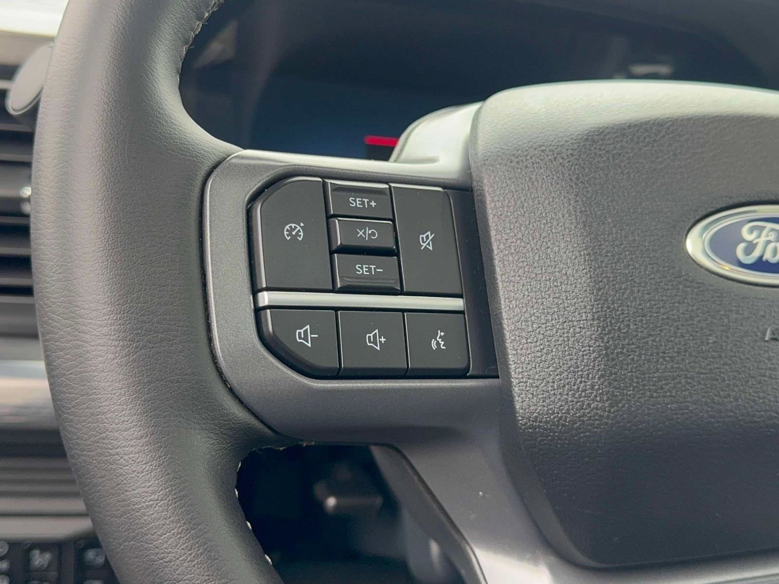 Used 2025 Ford F250 Lariat w/ Black Appearance Package image 19