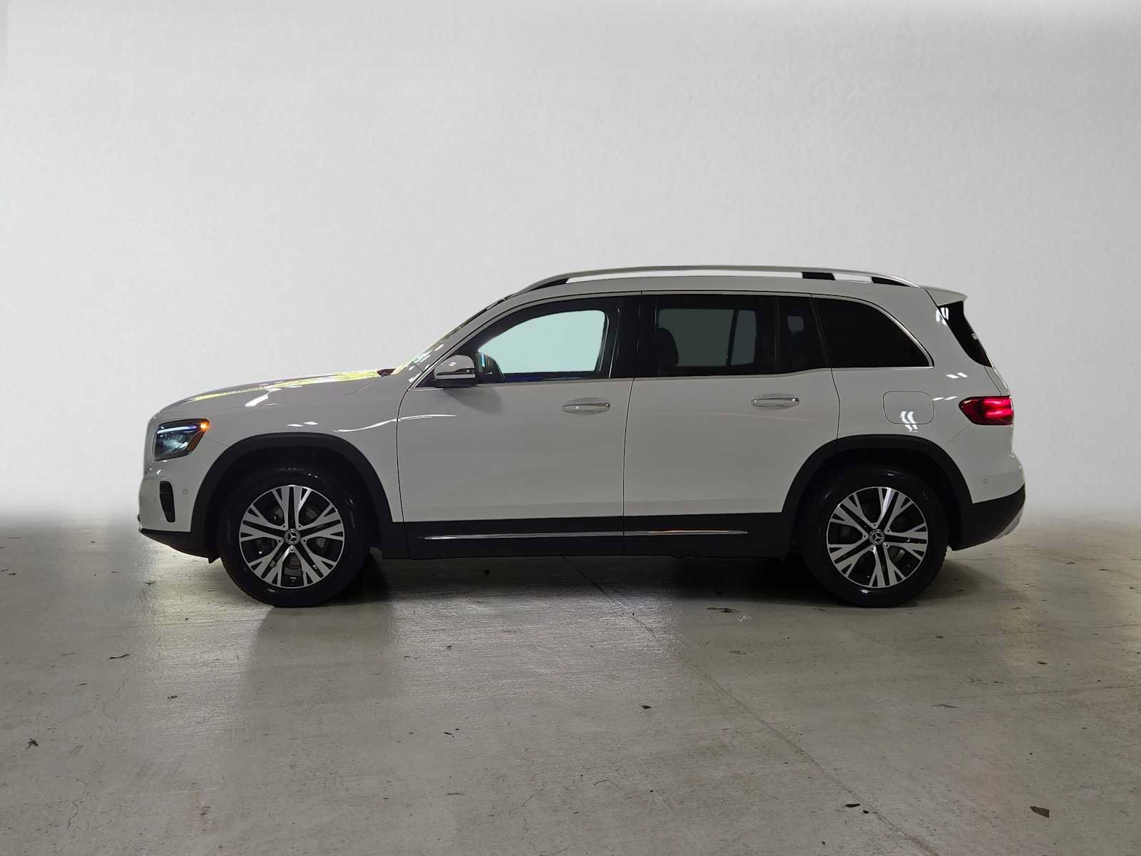 Used 2024 Mercedes-Benz GLB 250 4MATIC image 6