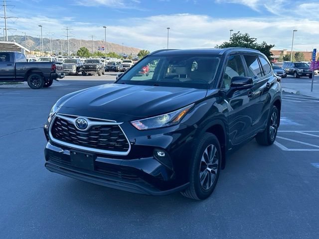 Used 2024 Toyota Highlander XLE AWD/4WD image 12
