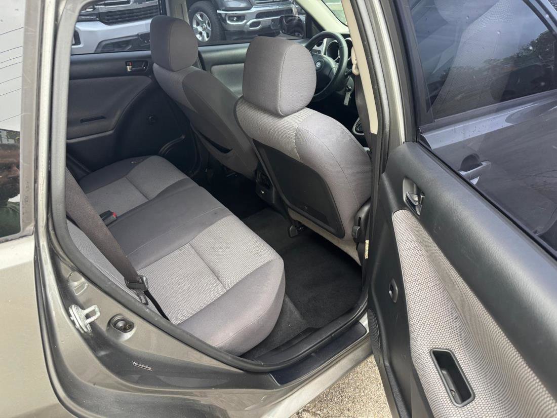 Used 2006 Toyota Matrix FWD image 11