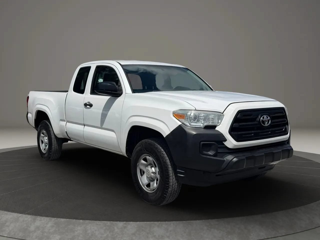 Used 2016 Toyota Tacoma SR RWD image 3