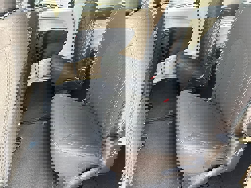 Used 2023 Chrysler Voyager LX image 17