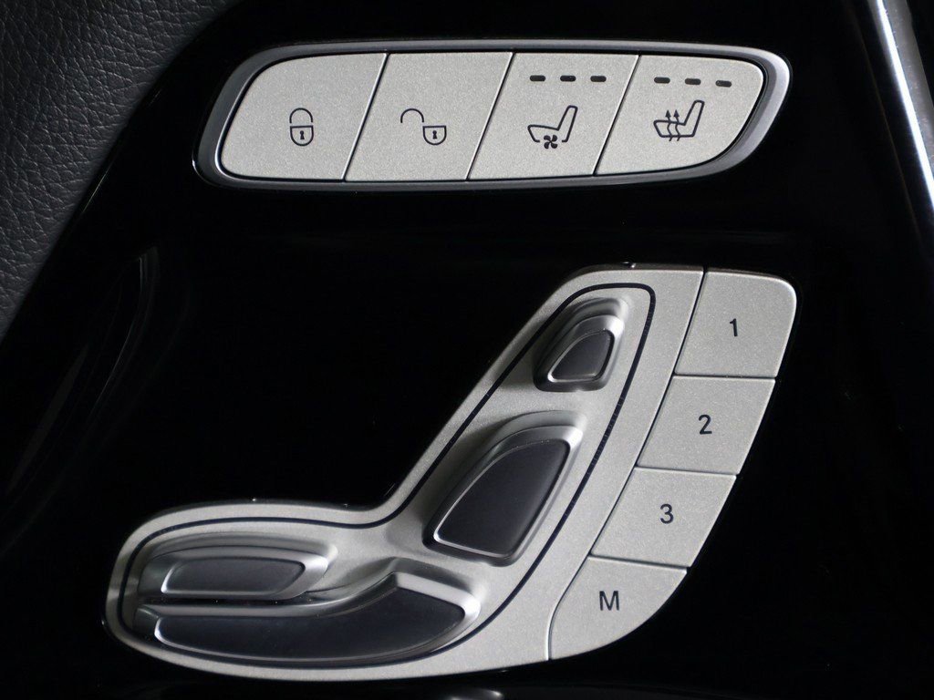 Used 2019 Mercedes-Benz G 63 AMG 4MATIC w/ Seat Comfort Package image 41