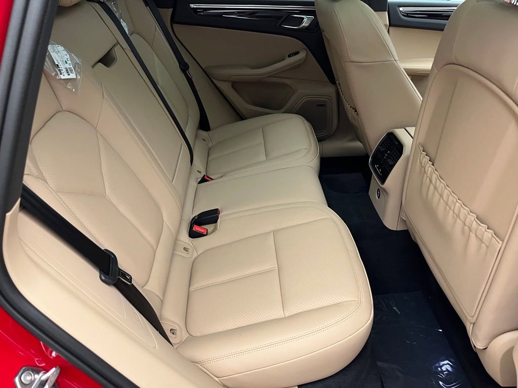 Certified 2025 Porsche Macan image 26
