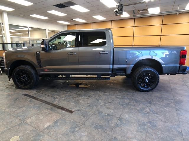 New 2026 Ford F250 Lariat w/ Black Appearance Package image 4