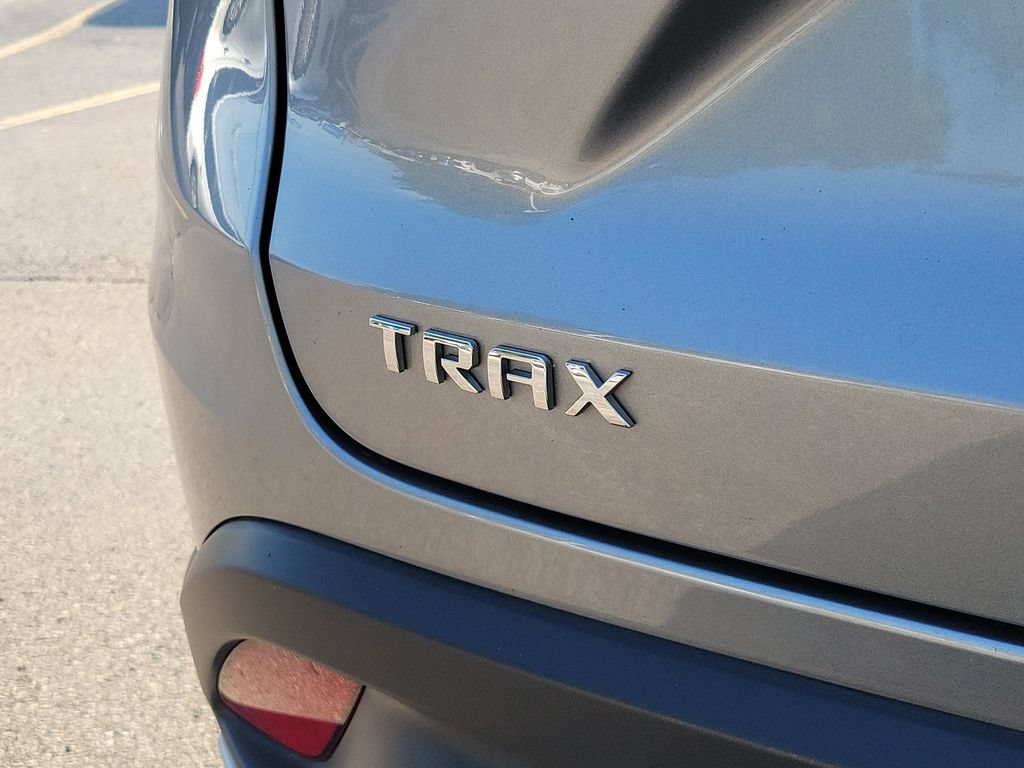 Used 2025 Chevrolet Trax LT FWD image 9