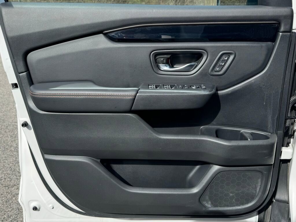 Used 2025 Honda Pilot TrailSport image 14