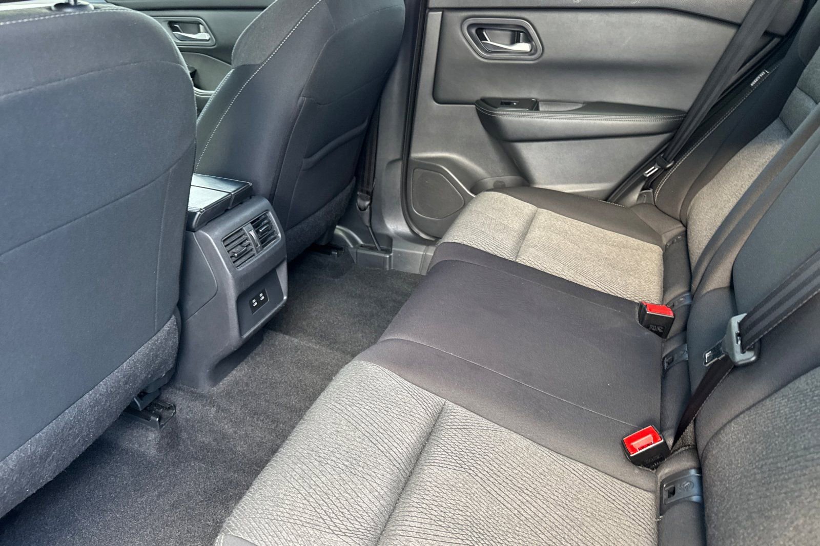 Used 2024 Nissan Rogue SV image 12