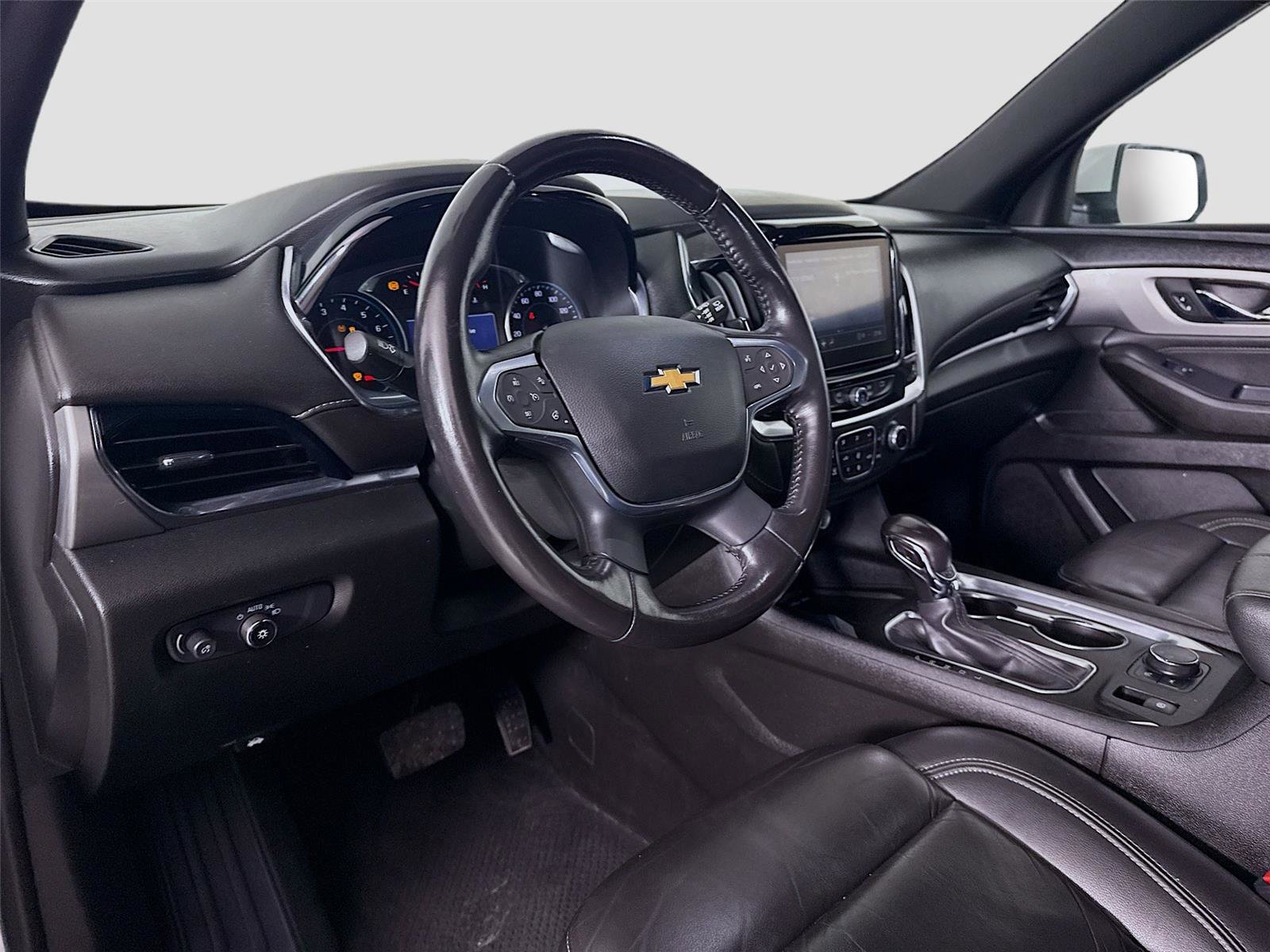 Used 2022 Chevrolet Traverse LT image 9