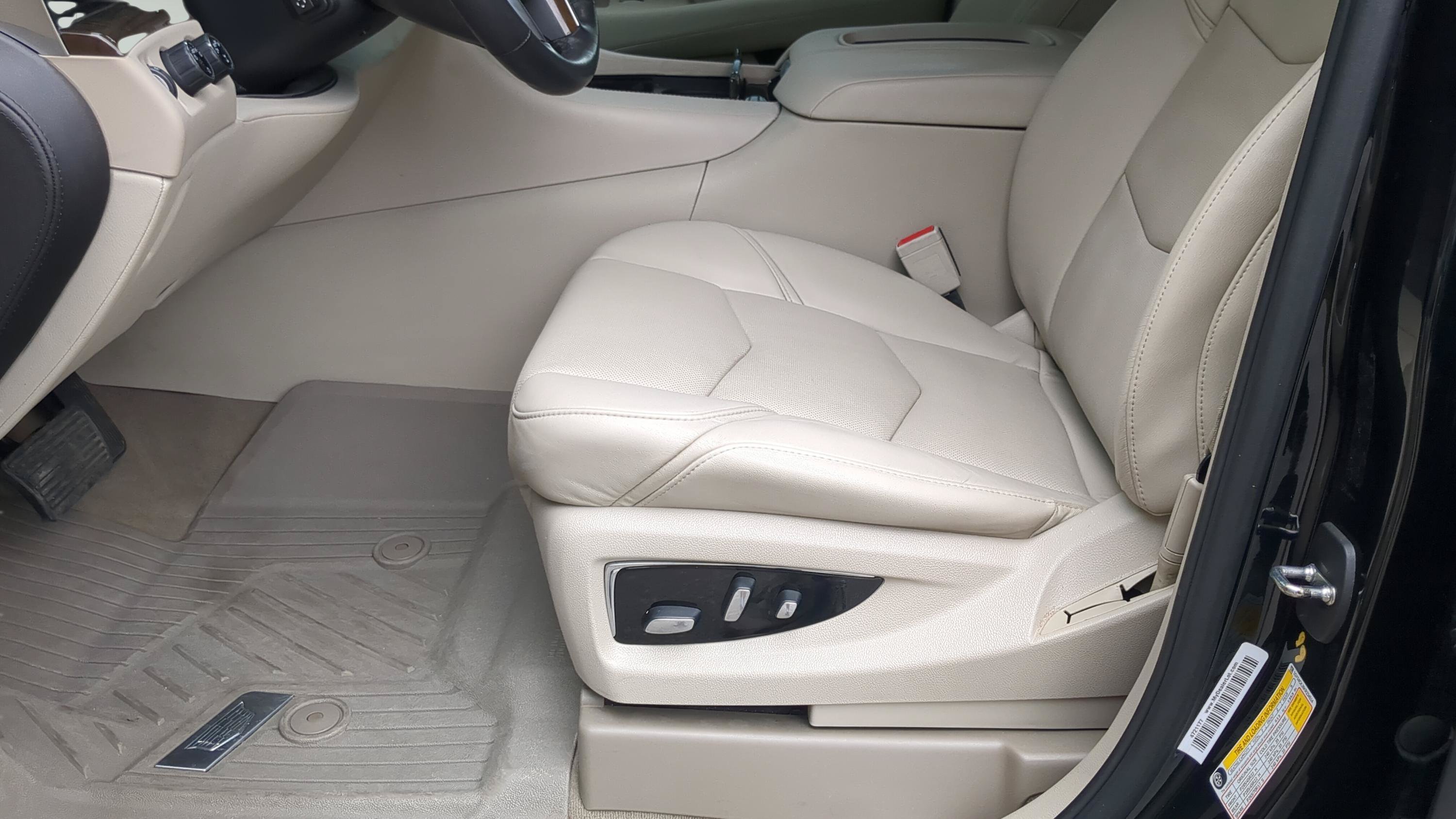 Used 2019 Cadillac Escalade Premium Luxury AWD/4WD image 10