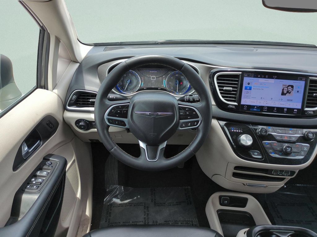 Used 2023 Chrysler Pacifica Touring-L FWD image 12