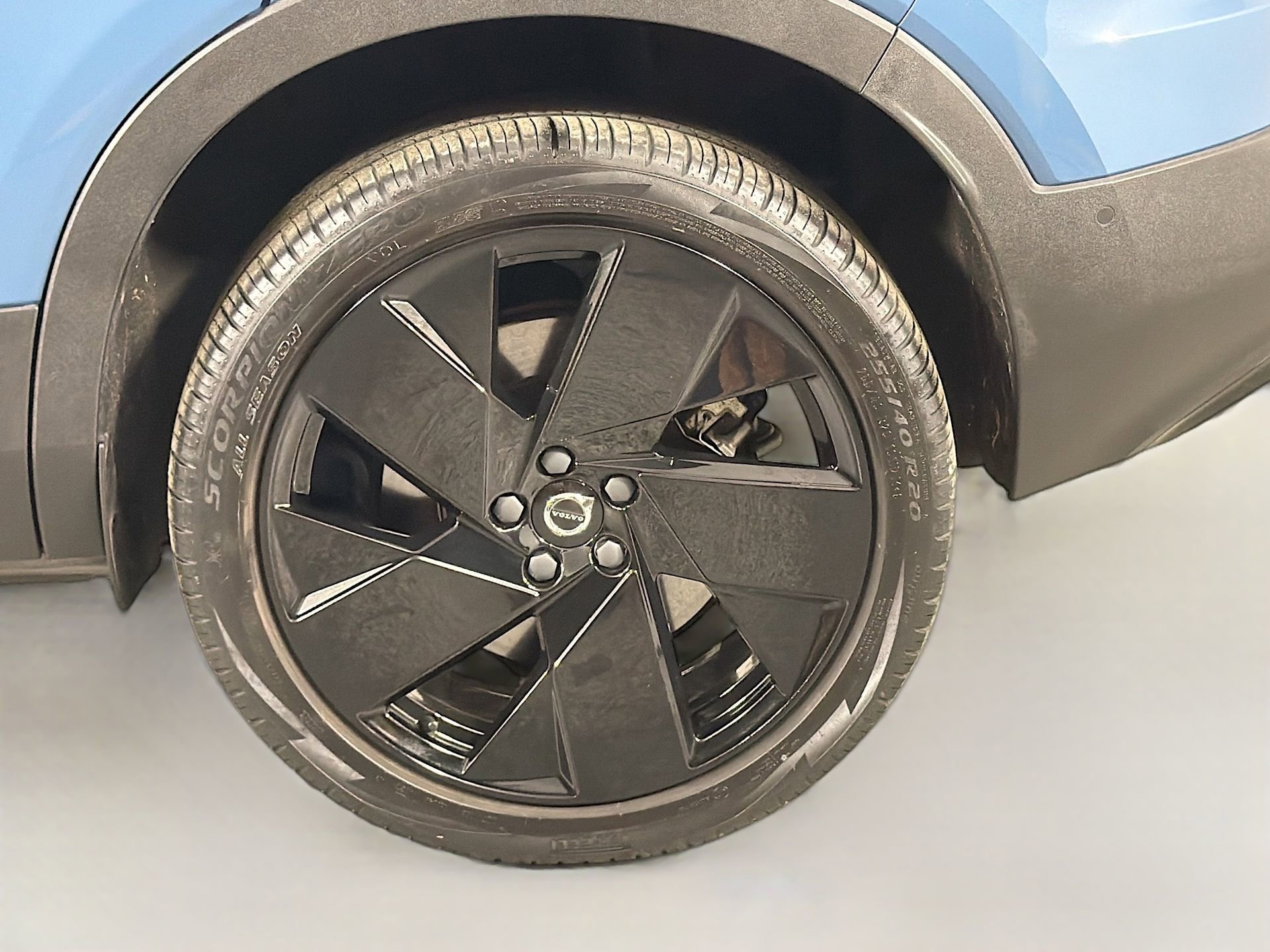 Certified 2023 Volvo C40 P8 Recharge Ultimate w/ Protection Package Premier AWD/4WD image 30