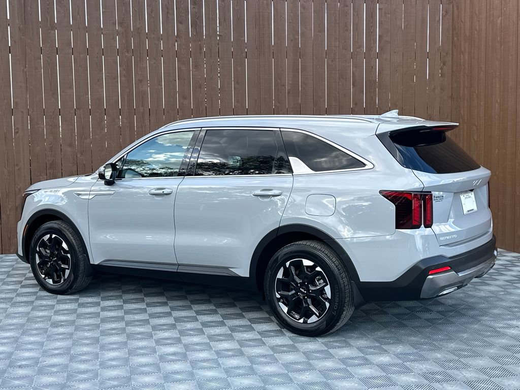 Used 2025 Kia Sorento S image 18
