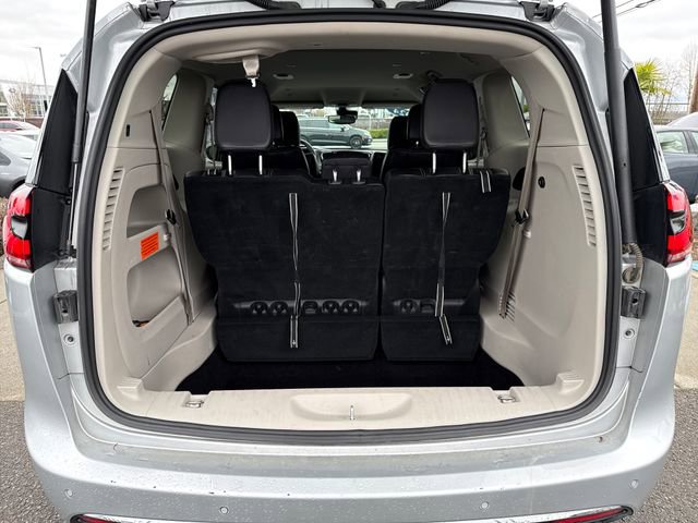 Used 2024 Chrysler Pacifica Touring-L image 15
