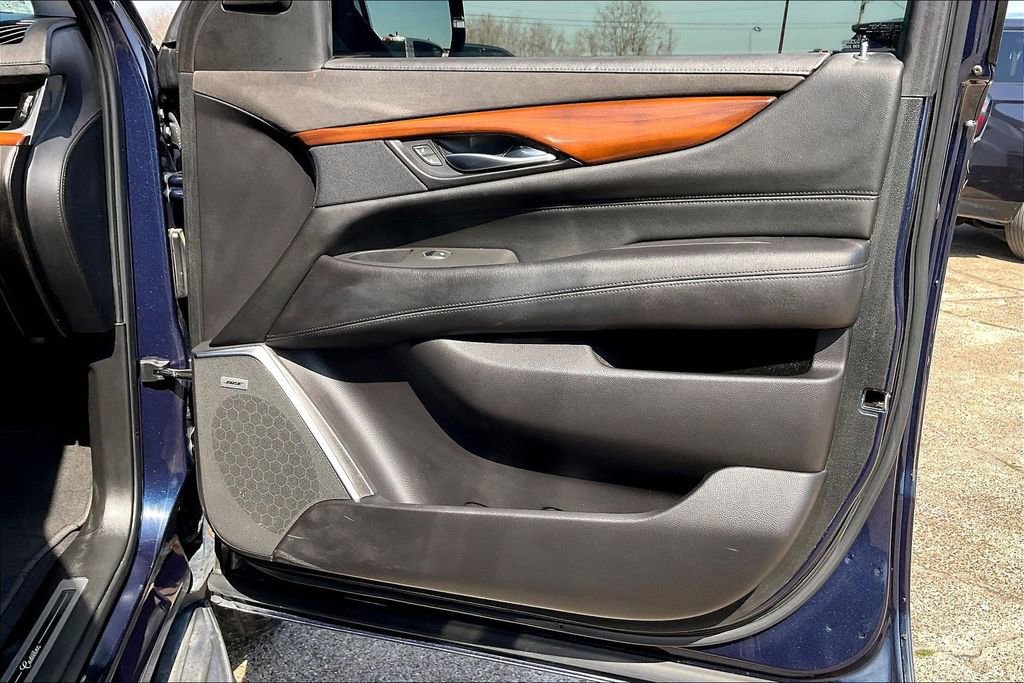 Used 2020 Cadillac Escalade Luxury RWD image 29