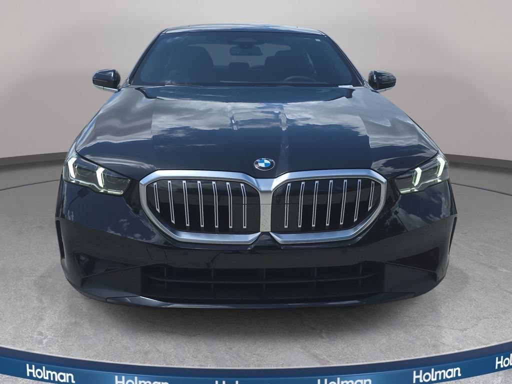 Used 2027 BMW 530i w/ Premium Package RWD image 3