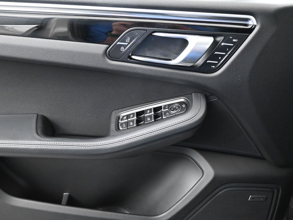 Certified 2023 Porsche Macan S image 12