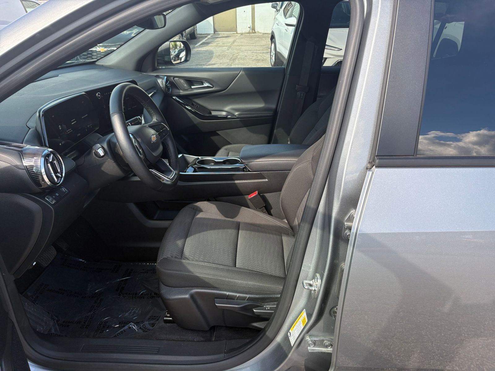 Used 2025 Chevrolet Equinox LT FWD image 27