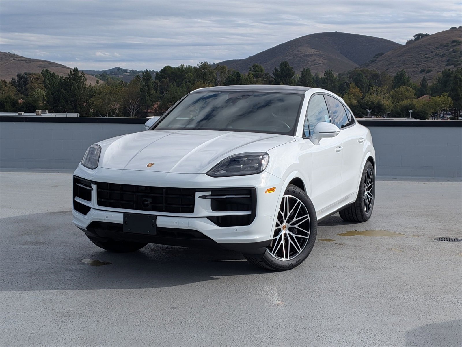 Certified 2025 Porsche Cayenne Coupe image 1