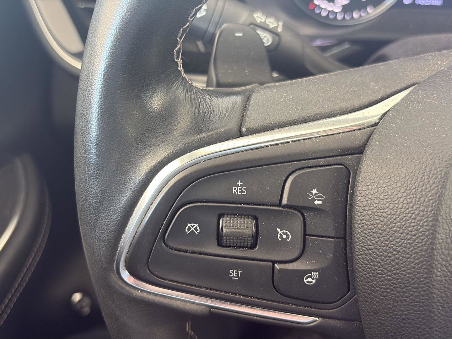 Used 2023 Buick Envision Avenir image 18