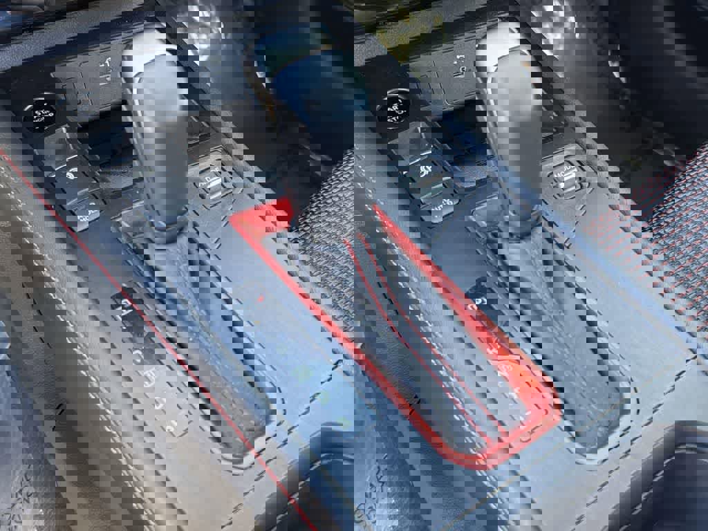 Used 2025 Nissan Kicks SR image 17