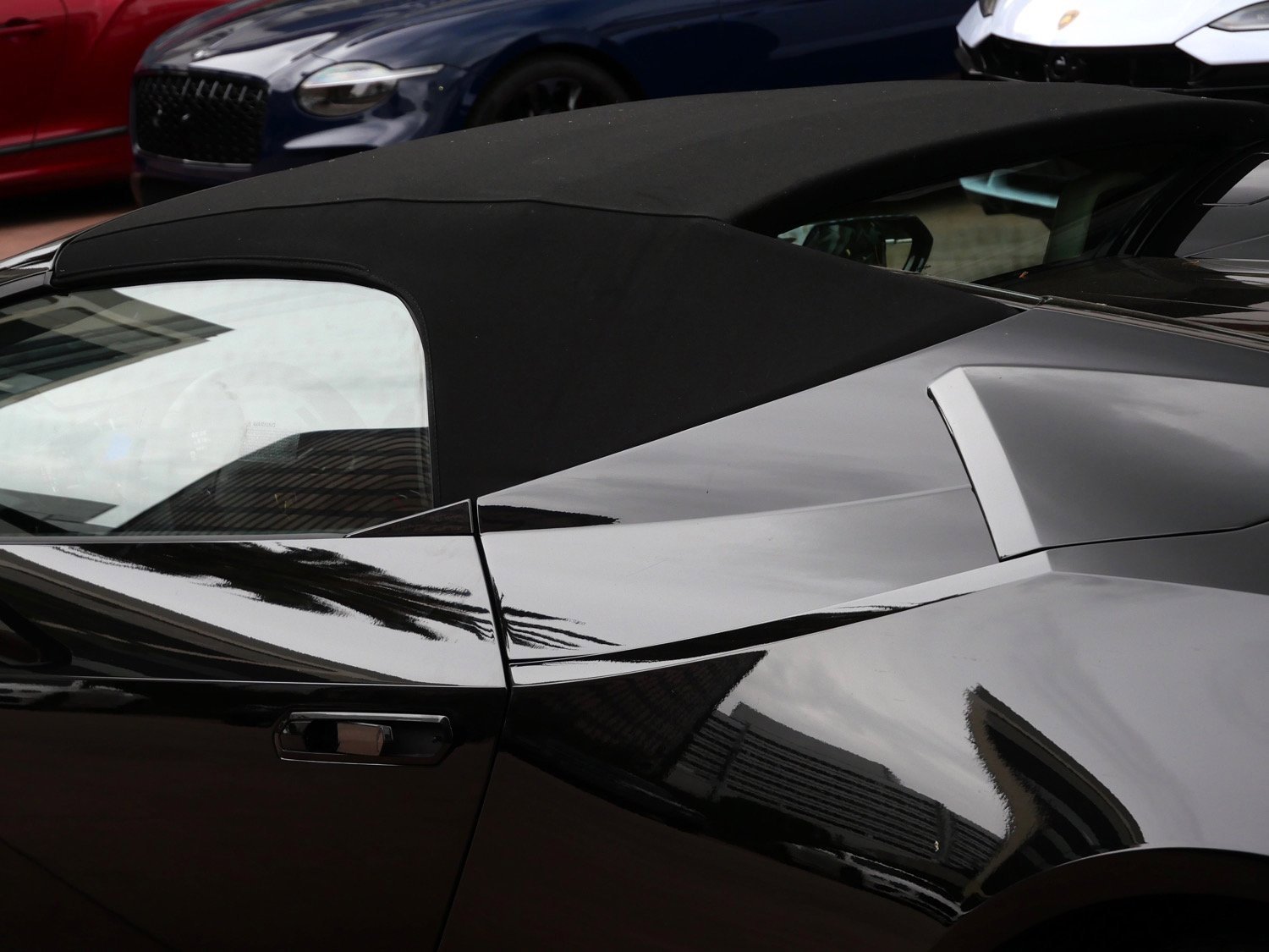 Used 2024 Lamborghini Huracan EVO image 11