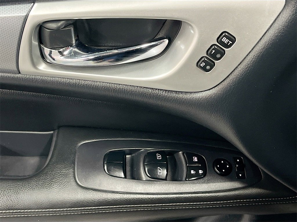Used 2019 Nissan Pathfinder SL image 18