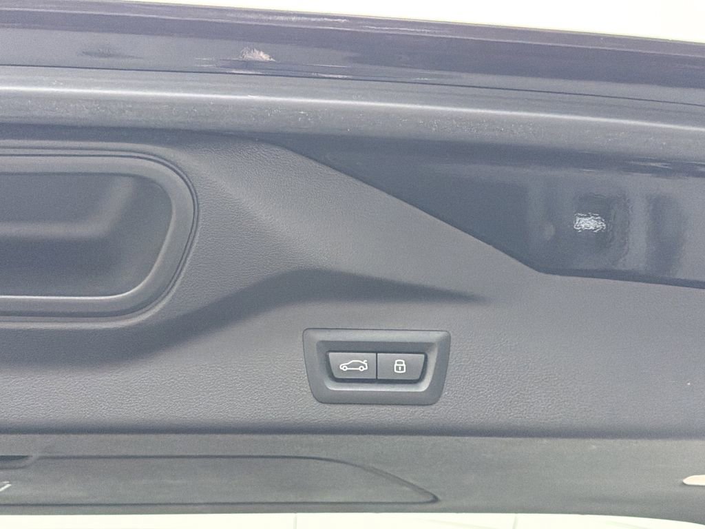 Used 2025 BMW X7 xDrive40i w/ Premium Package image 17