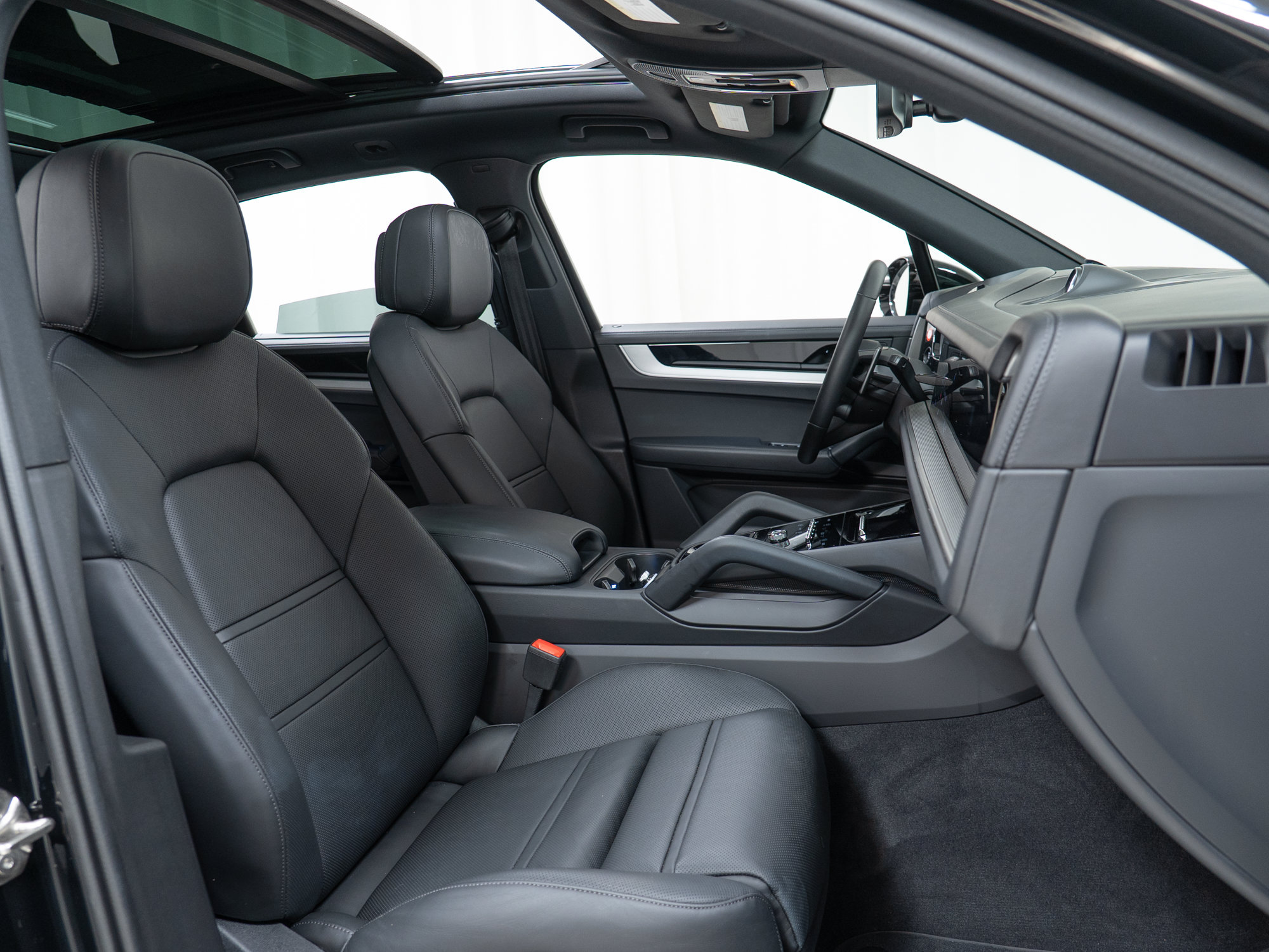 Certified 2026 Porsche Cayenne w/ Premium Package Plus AWD/4WD image 27