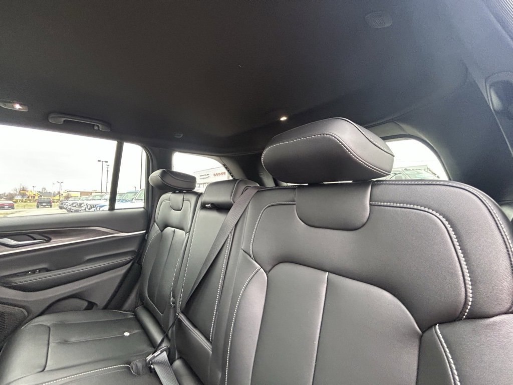 New 2025 Jeep Grand Cherokee Limited w/ Black Appearance Package image 27