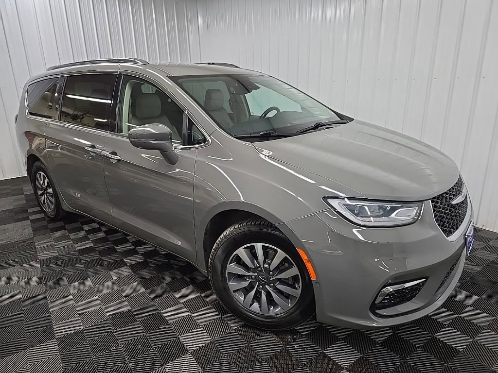 Used 2021 Chrysler Pacifica Touring-L image 7