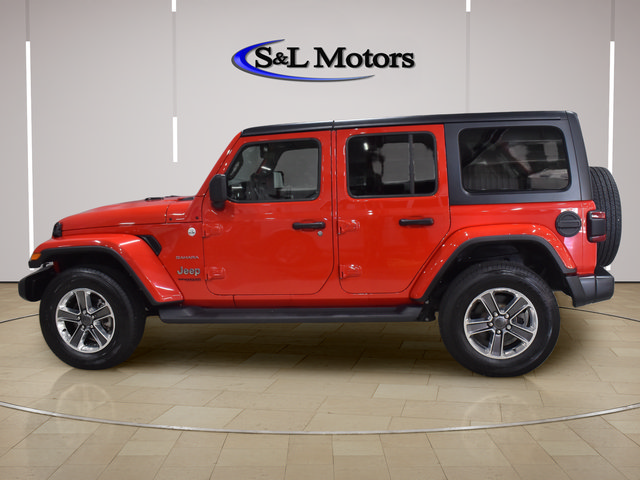 Used 2022 Jeep Wrangler Unlimited Sahara w/ Dual Top Group AWD/4WD image 4