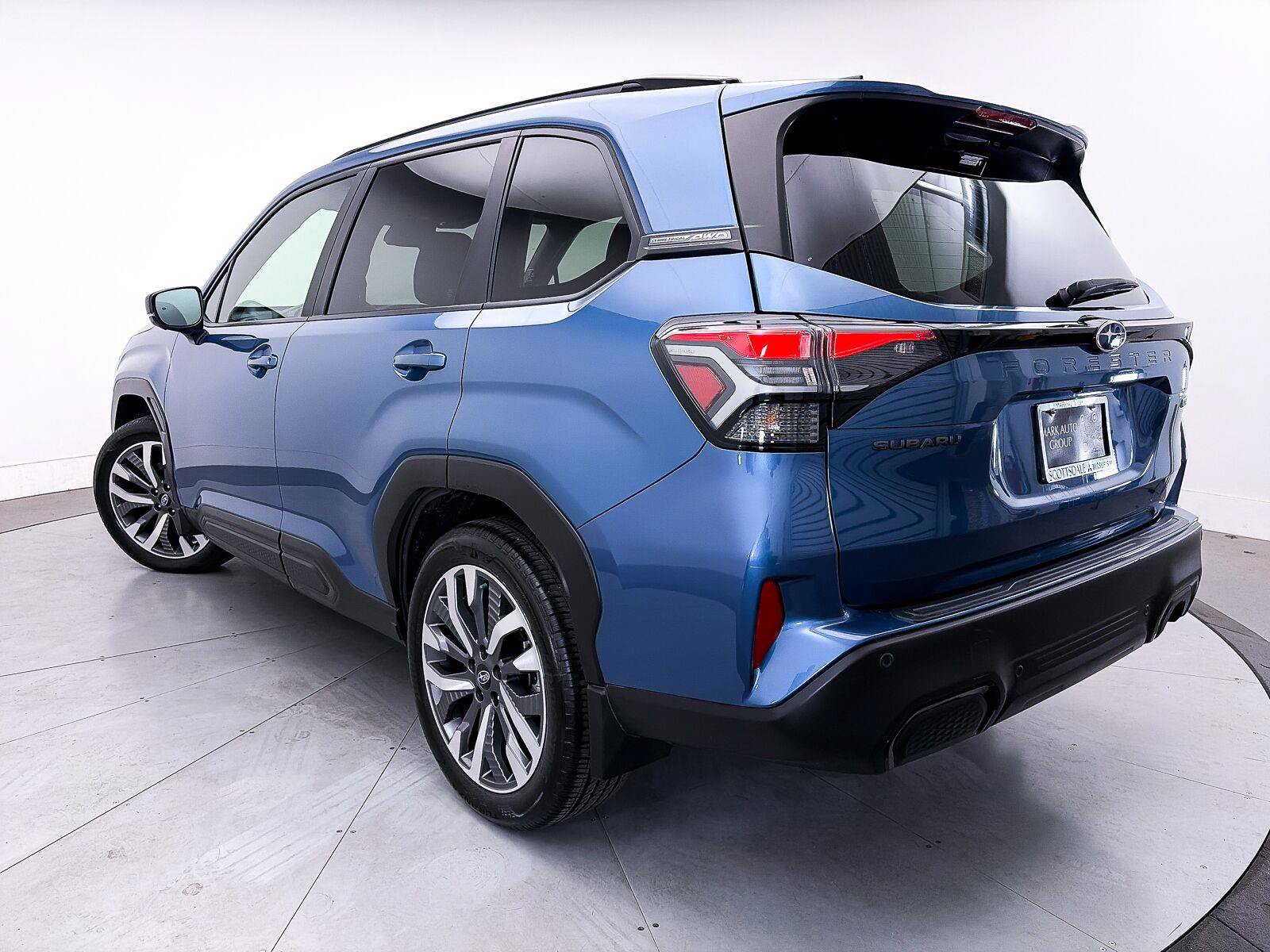 Used 2025 Subaru Forester Touring w/ Popular Package - Touring AWD/4WD image 2