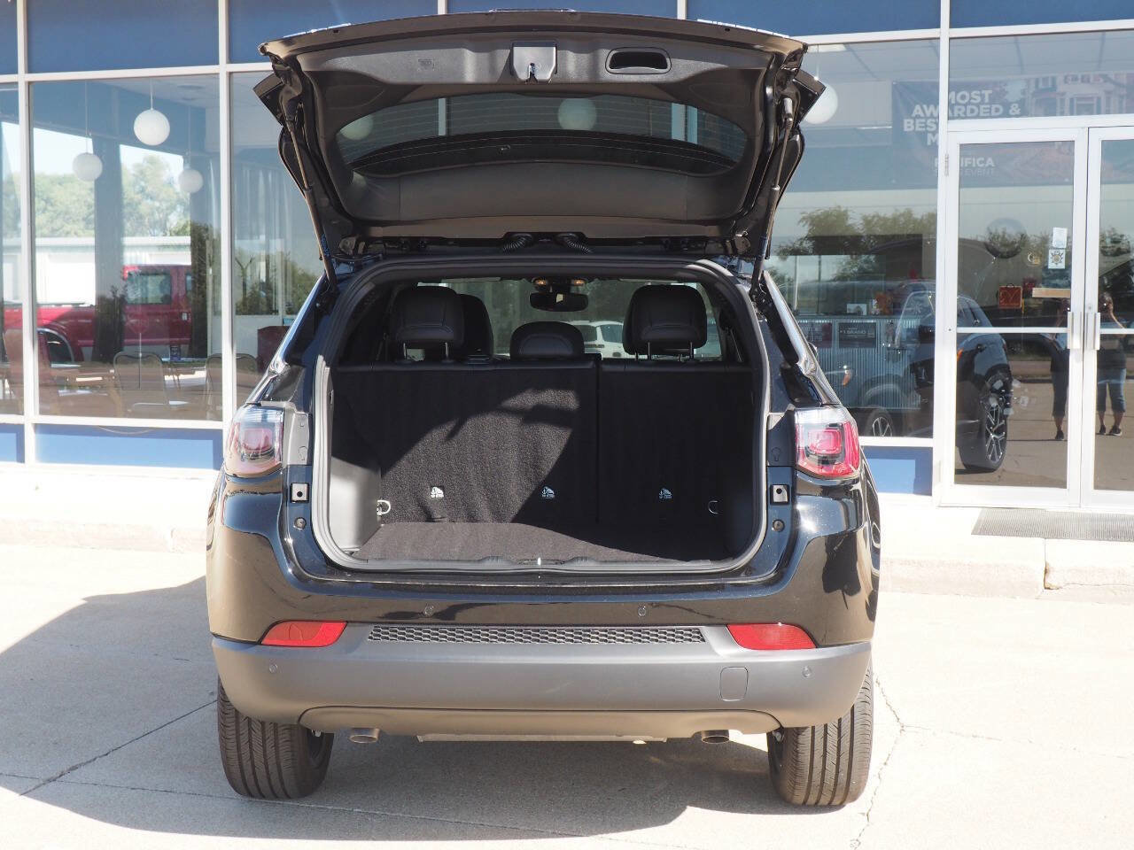 New 2025 Jeep Compass Limited image 5