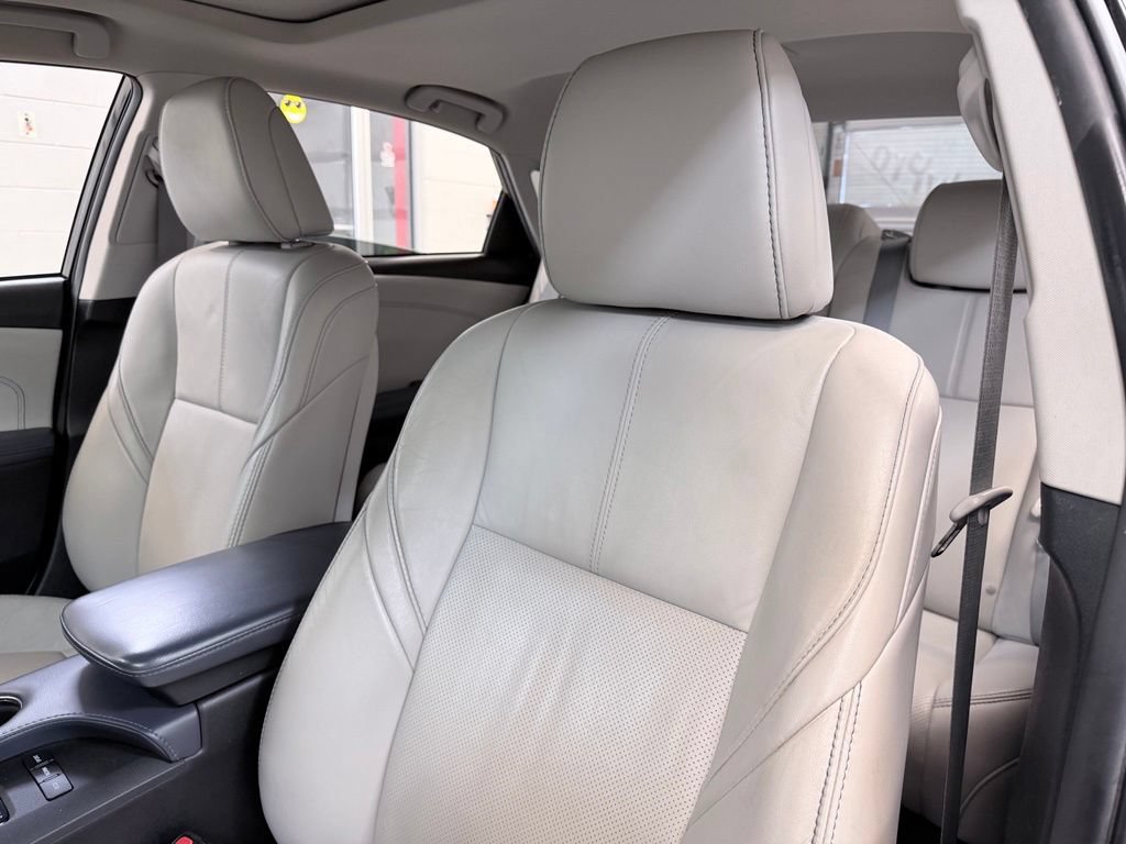 Used 2015 Toyota Avalon Limited FWD image 18