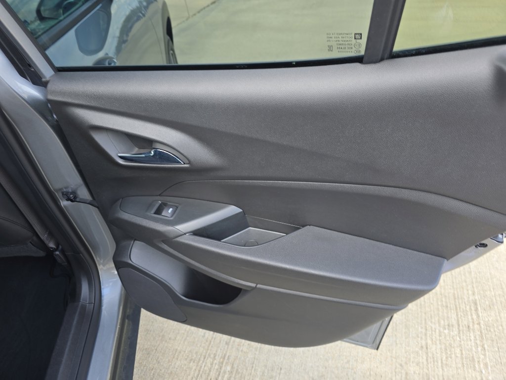 Used 2025 Chevrolet Trax LT image 16