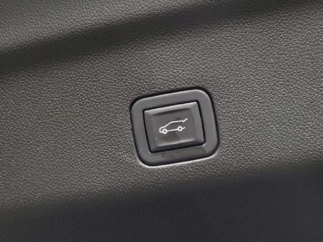 Used 2023 GMC Yukon SLT AWD/4WD image 8
