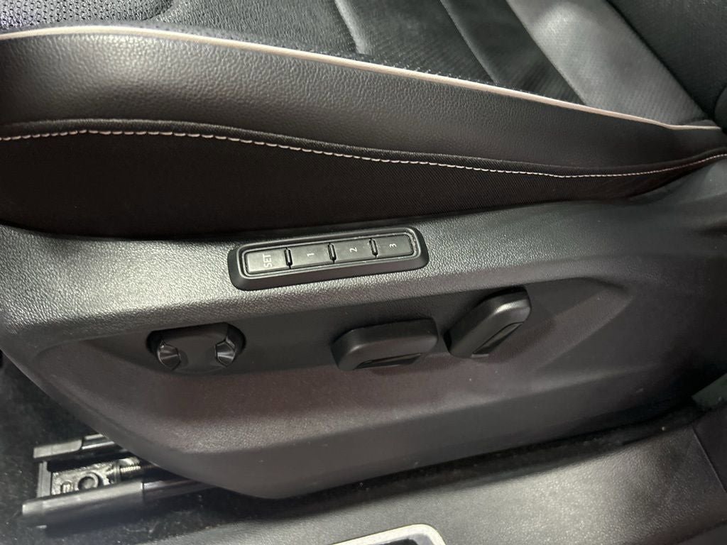 Used 2022 Volkswagen Tiguan SEL R-Line image 10
