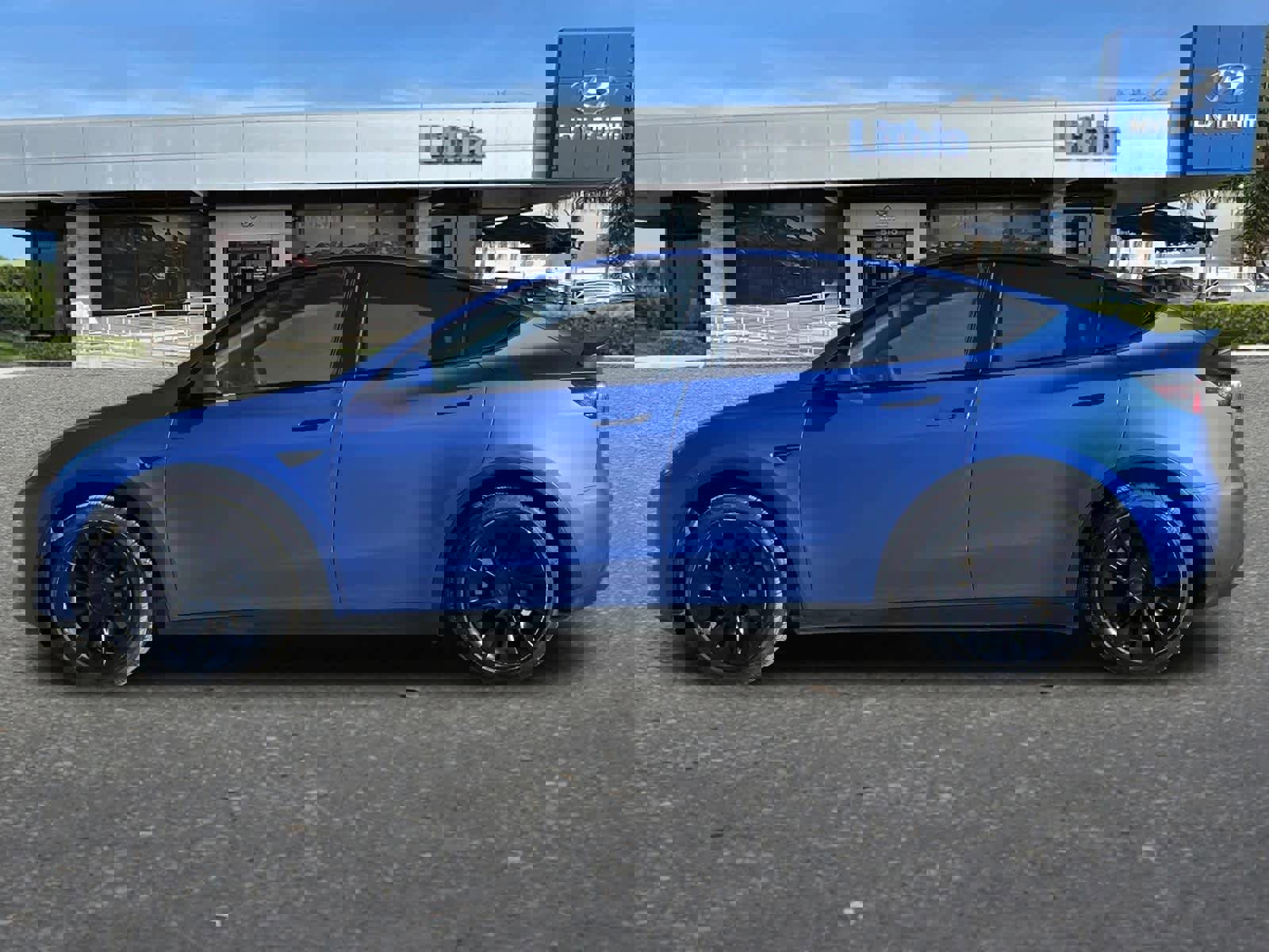 Used 2023 Tesla Model Y Long Range image 6