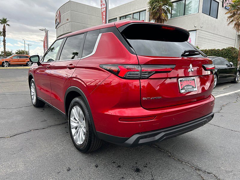 New 2025 Mitsubishi Outlander ES image 5