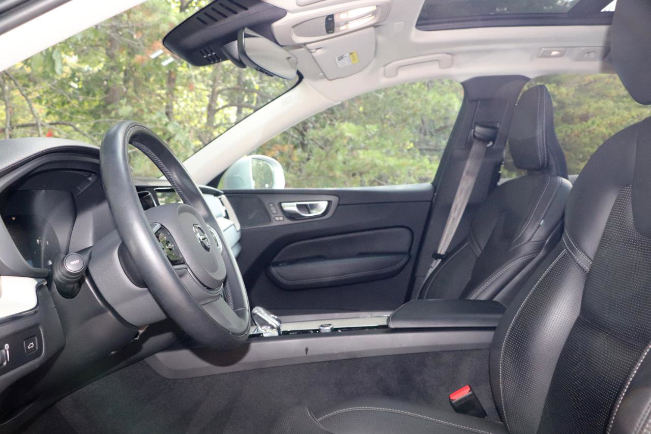 Used 2022 Volvo XC60 B5 Inscription w/ Advanced Package AWD/4WD image 10